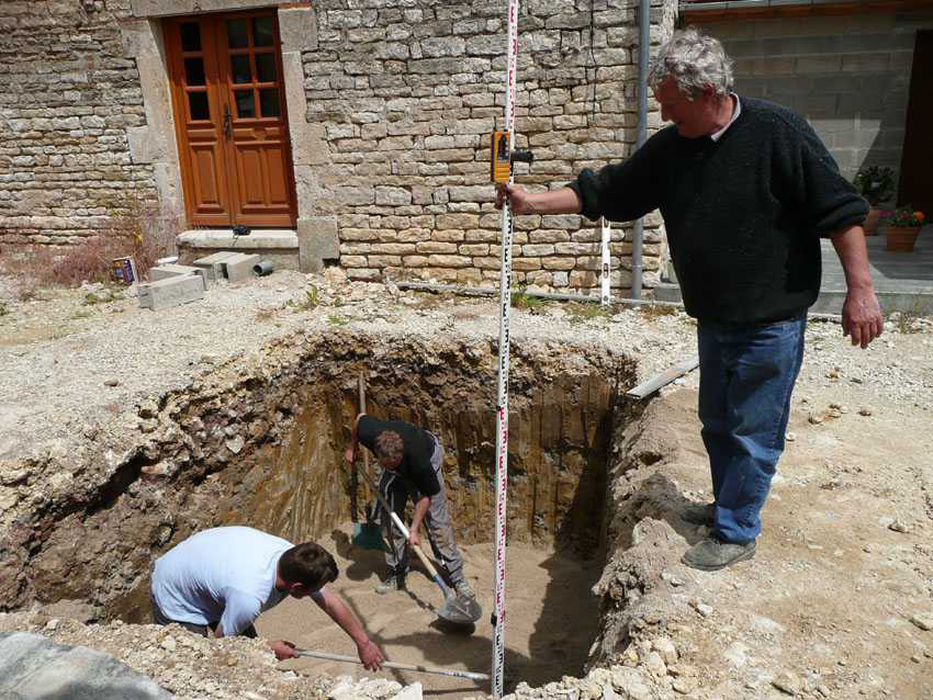 préparation de la fouille en vue de l'installation de la microstation vodalys